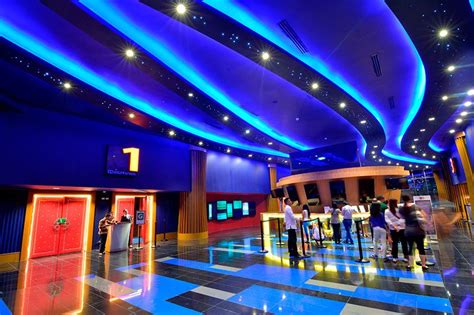 Bonifacio High Street Cinemas .